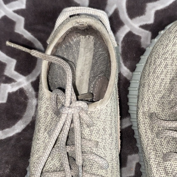 ADIDAS YEEZY BOOST 350(unisex) S: 4.5Y I’m a 7.5/8 in WOMENS they fit perfectly! - Picture 4 of 7